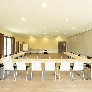 Golden Tulip Le Paradou צרפת